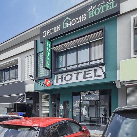 Oyo 90399 Green Home Hotel Syariah Sepang Exterior foto